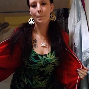 Meet your Posher, Ambra